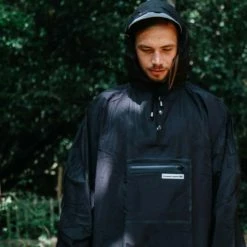 Poncho Pluie Urbain THE PEOPLE'S PONCHO 3.0 Noir -VTC électrique Soldes poncho pluie urbain the people s poncho 30 noir 2