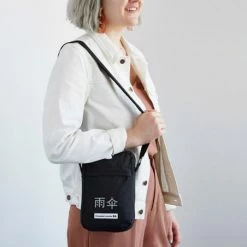 Poncho Pluie Urbain THE PEOPLE'S PONCHO 3.0 Noir -VTC électrique Soldes poncho pluie urbain the people s poncho 30 noir 4