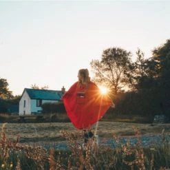 Poncho Pluie Urbain THE PEOPLE'S PONCHO 3.0 Rouge -VTC électrique Soldes poncho pluie urbain the people s poncho 30 rouge 5